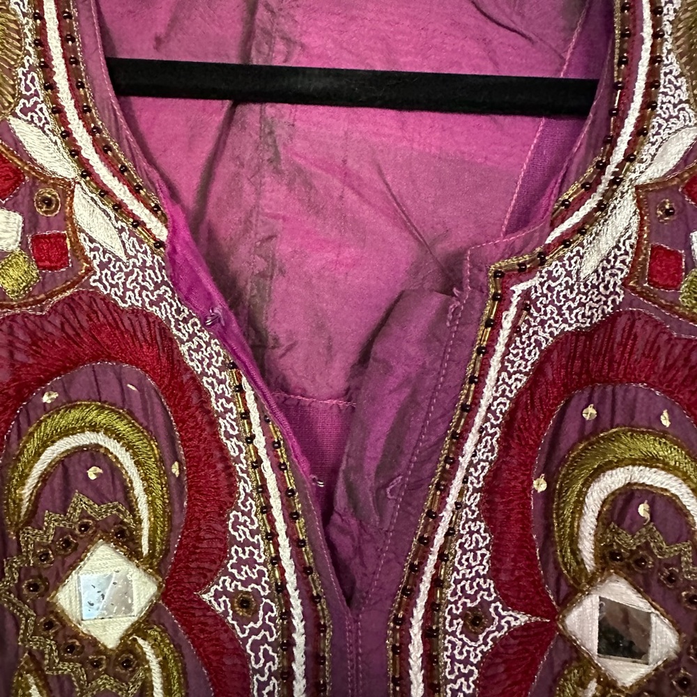 Embroidered Blouse - Picture 9 of 9